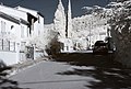 Français : Allée des Pyrénées, Le Vila, Reynès (Pyrénées-Orientales, Languedoc-Roussillon, France) photographiée avec un filtre infrarouge 720 nm. Català: Vial dels Pirineus, El Vilar, Reiners (Pirineus Orientals, Llenguadoc-Rosselló, França) fotografiadat amb un filtre infraroig 720 nm. Español: Vial de los Pirineos, Le Vila, Reynès (Pirineos Orientales, Languedoc-Rosellón, Francia) fotografiada con un filtro infrarrojo 720 nm.