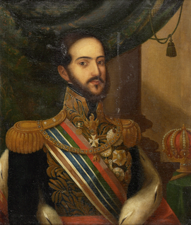 Retrato de El-Rei D. Miguel vestindo uniforme de gala; condecorações; manto de arminho e mesa com coroa e ceptro real.png
