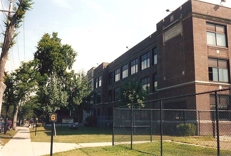 File:Roosevelt High School (19683727084).jpg