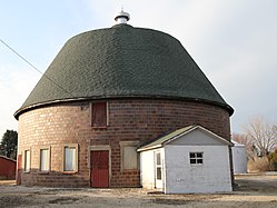 RoundBarnJanesvilleIowa.jpg