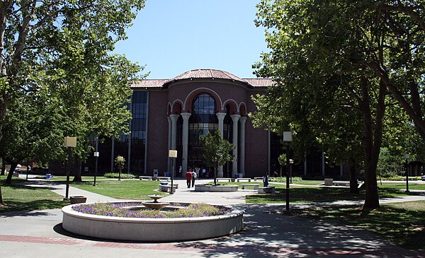 Sacramento City College Library and plaza