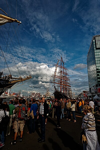 File:Sail Amsterdam - Veemkade - View East on the Mooring of Tall Ship Kruzenshtern I.jpg