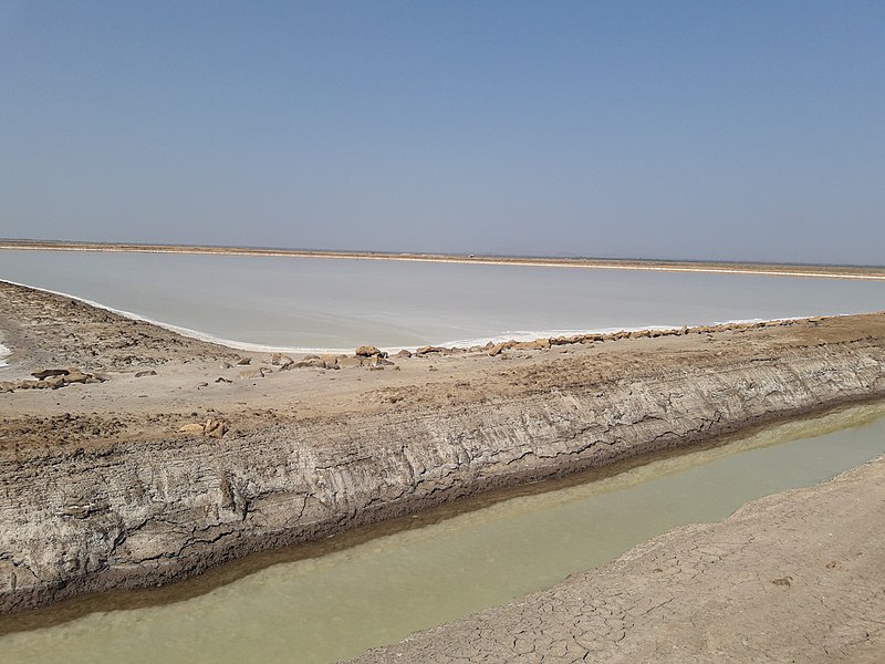 File:Salt pan at Jafrabad1.jpg