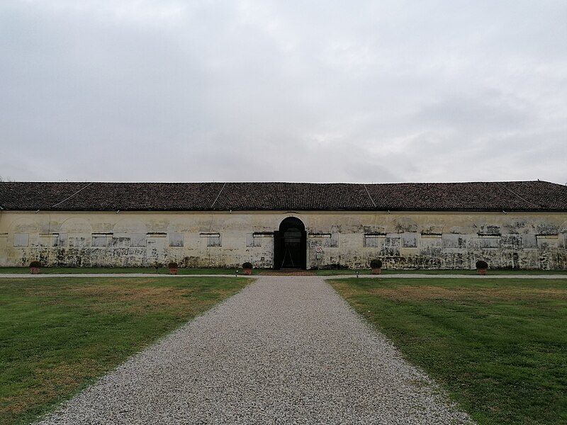 File:Secondo cortile di Palazzo Te - Mantova (V).jpg