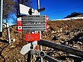 Guidepost in Orimento, at the junction with the path passing south of Pizzo della Croce