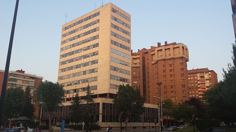 File:Servicios Periféricos de la Consejería de Educación, Cultura y Deportes de la Junta de Comunidades de Castilla-La Mancha en Albacete. Avenida de la Estación. Albacete 5.jpg