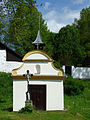 Čeština: Kaple ve vsi Simtany, okres Havlíčkův Brod, kraj Vysočina. English: Kaple in the village of Simtany, Havlíčkův Brod District, Vysočina Region, Czech Republic.