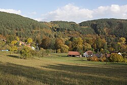 Skryje (okres Brno-venkov) - stred obce, pohled od zapadu obr2.jpg