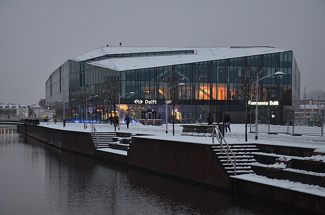 640px-Station_Delft_snow.jpg (640×424)