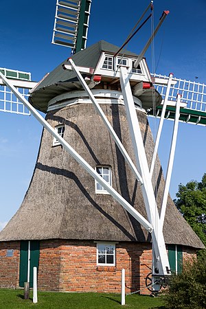Windmühle: Frühe Anlagen, Hoch- und Spätmittelalter, Neuzeit