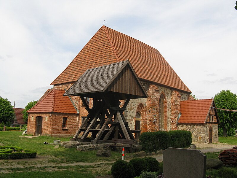 File:Stralendorf Kirche 2008-05-23 184.jpg