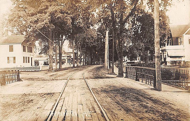 Streetcar tracks on Farmington Avenue in Unionville in the early 20th century