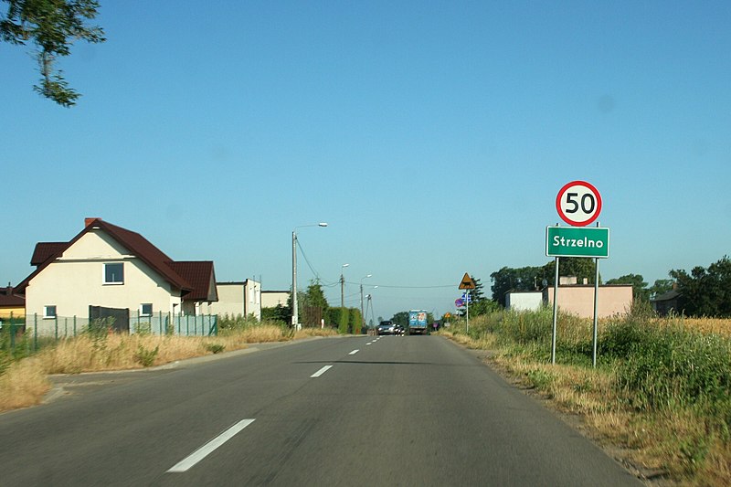 File:Strzelno - Road 01.jpg