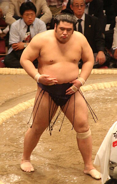 Tochiōzan before his first bout in san'yaku in May 2009.