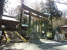 Suwa Taisha Kamisha Maemiya - Torii (諏 訪 大 社 上 社 前 宮 鳥 居) .jpg