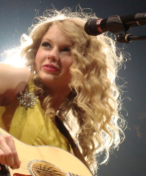 File:Taylor Swift Fearless Tour 03 (cropped).jpg