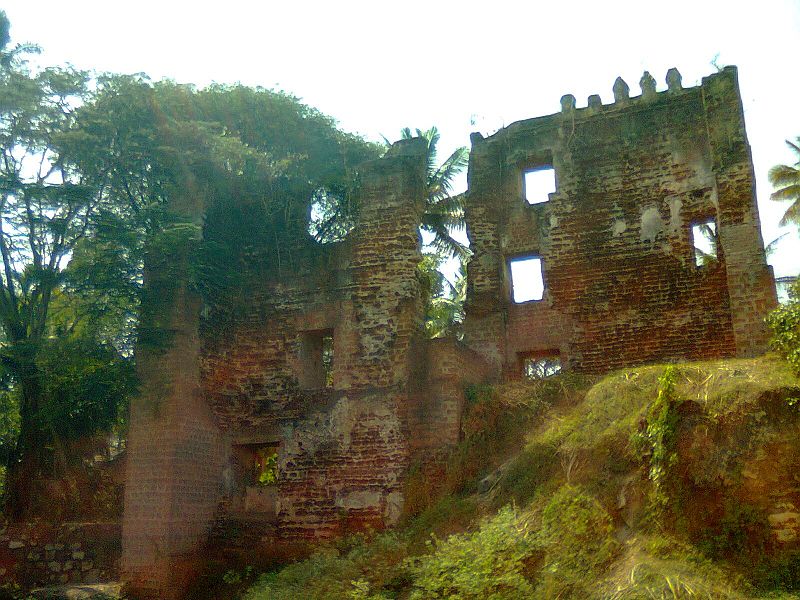 File:Thangassery St.Thomas fort, remains, kollam beach ,kerala,india - panoramio.jpg