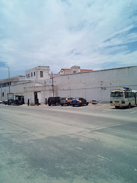 File:The Cape Coast Castle Entrance 02.jpg