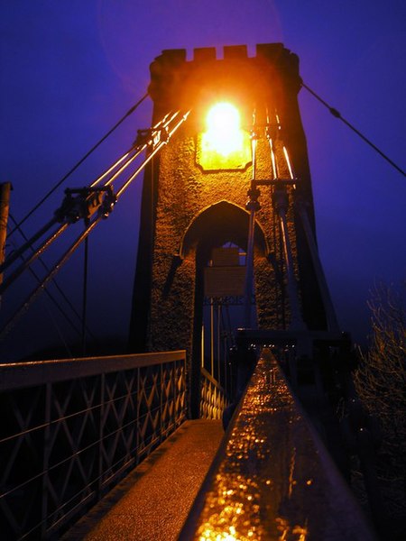 File:The Chain Bridge at night - geograph.org.uk - 1606907.jpg