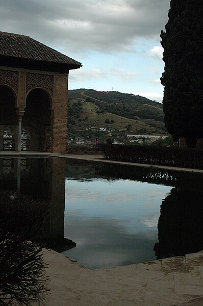 File:The pool of the El Partal Palace (517730351).jpg