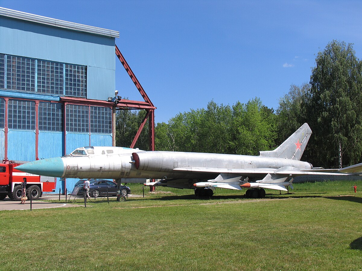 Ту 128. Ту-128 Монино. Ту-128 перехватчик. Дальний перехватчик ту-128. Самолет перехватчик ту 128.