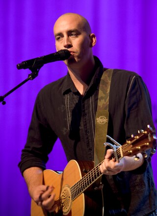 <span class="mw-page-title-main">Tyrone Wells</span> American singer-songwriter