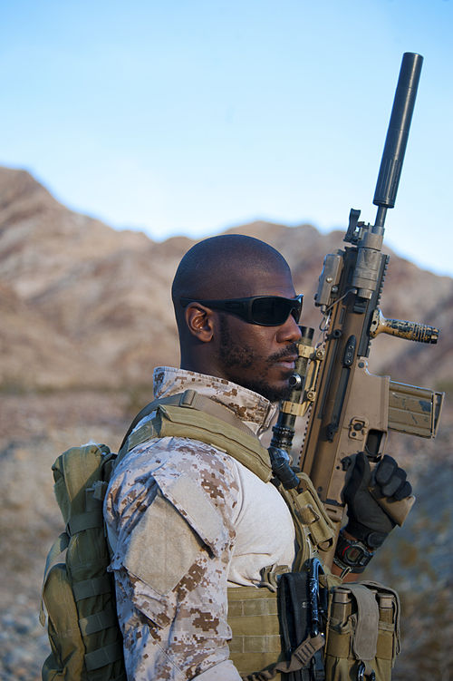 U.S. Navy SEAL with a SCAR-H CQC (Mk 17)