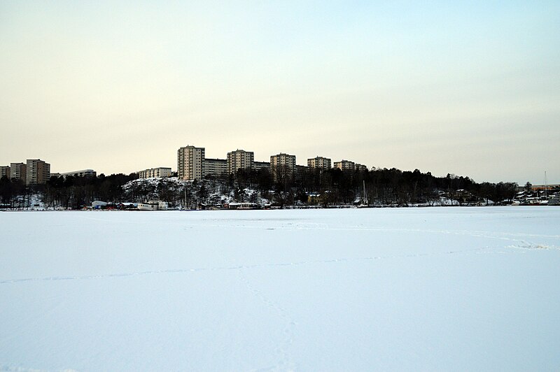 File:Västra Skogen seen from Lake Ulvsunda.jpg