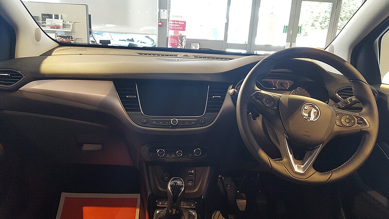 File:Vauxhall Crossland X Interior.jpg