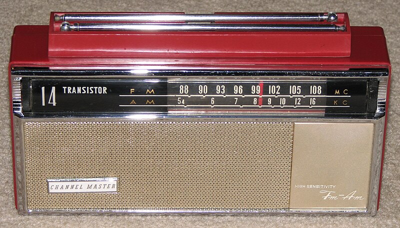 File:Vintage Channel Master Two-Band (AM-FM) Transistor Radio, Model 6518, Made in Japan (8319177514).jpg