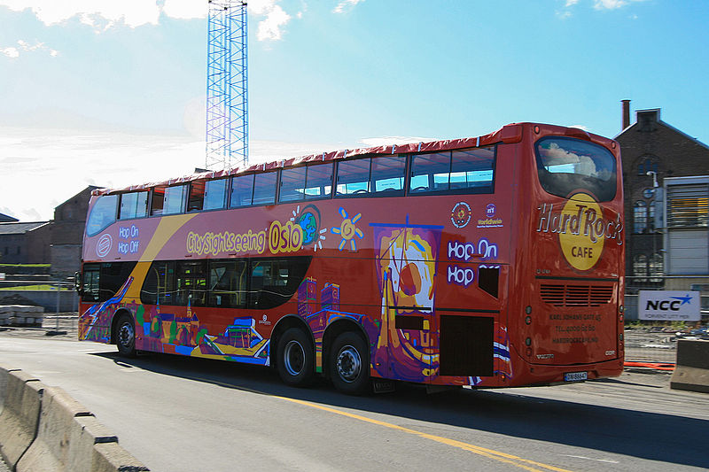 File:VolvoB9RLE6x2-UnviUrbisDD-CitySightseeing-Oslo.jpg