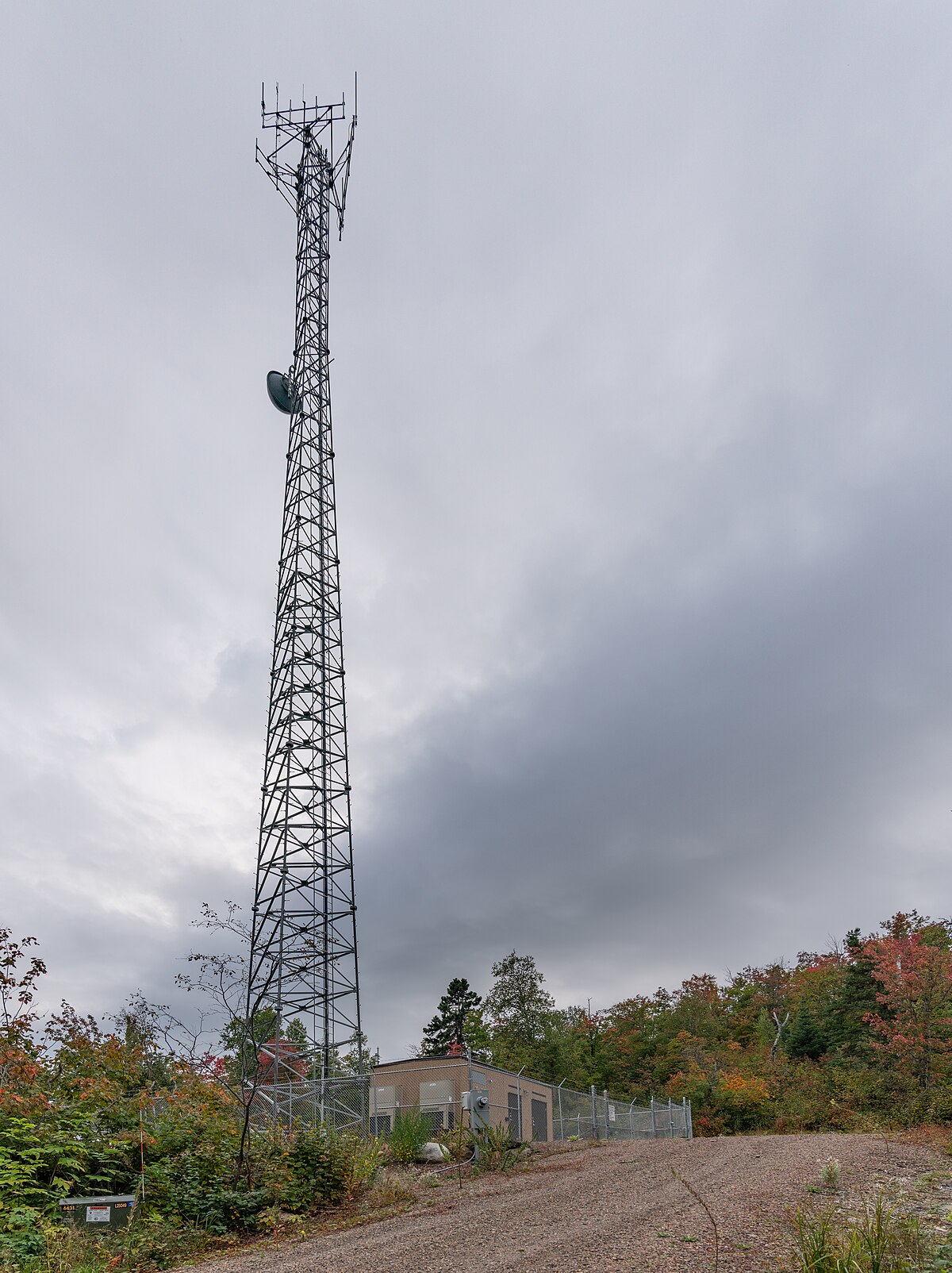 File:WBFX-FM (Grand Marais) Radio Tower, Cook County, Minnesota 