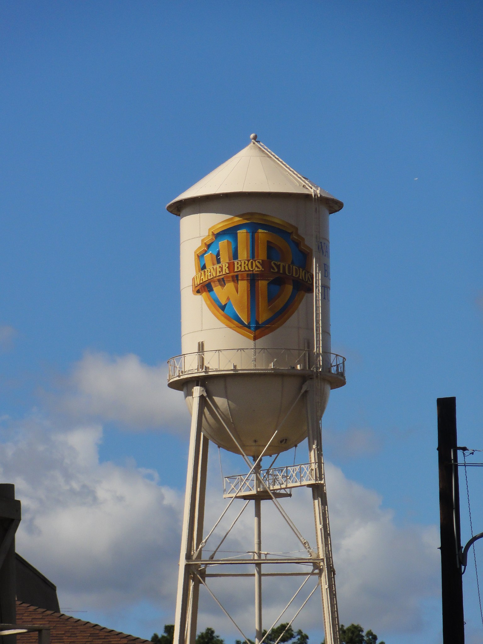 File:Warner Bros Water Tower - panoramio.jpg - Wikimedia Commons