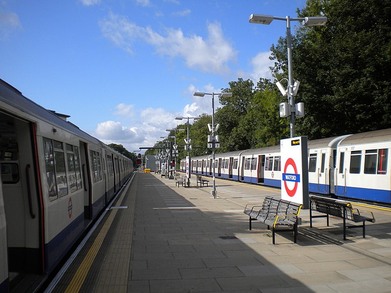 File:Watford (Met) station platform - geograph.org.uk - 3007990.jpg