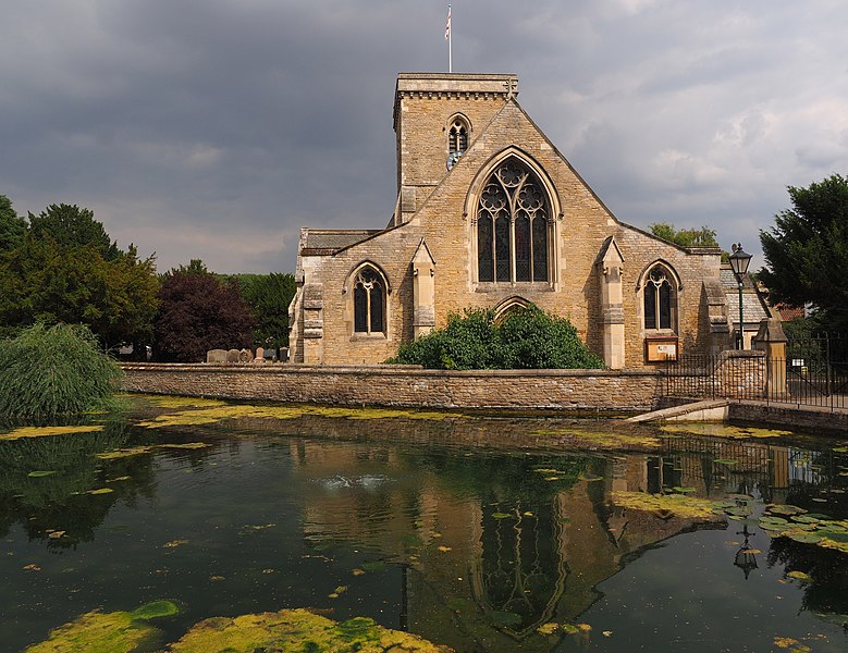File:Welton Church and Pond (geograph 5849133).jpg