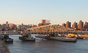 Puente Willis Av desde HRLB tarde PM jeh.jpg