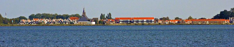 File:Zicht op Marken.jpg