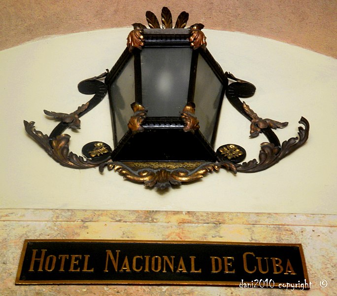 File:«Hotel Nacional de Cuba», y tan nacional...sólo por esta lamparita... - panoramio.jpg