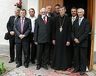 Богдан Новосядлий (другий зліва) на ювілеї о. Ореста Глубіша в с. Івачів Горішній 21.06.2009