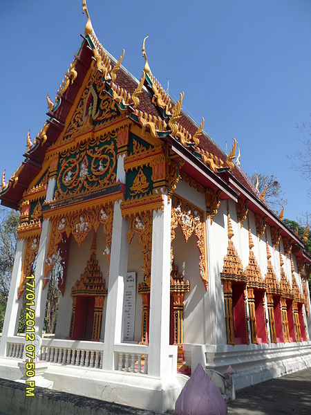 File:อุโบสถ วัดดาวเรือง.JPG