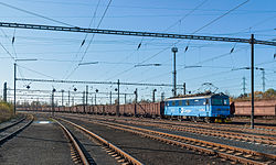 Uhelný vlak s lokomotivou řady 123 ČD Cargo na Nádraží Washington