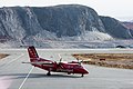 Bombardier Q200 w barwach Air Greenland w Porcie lotniczym Kangerlussuaq