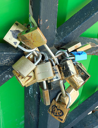 Cadenas d'amour sur le pont de l'Archevêché.