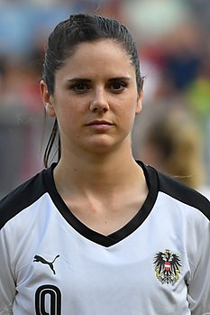 Sarah Zadrazil: österrikisk fotbollsspelare