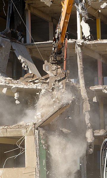 File:2018-07-09 08-55-57 demolition-hopital-belfort.jpg