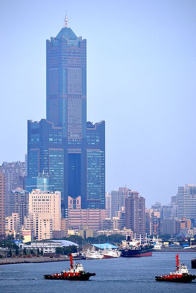 File:85 Sky Tower Across Bay.jpg