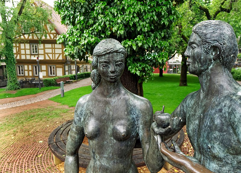 File:Adam und Eva im Spitalhof Schwäbisch Gmünd. 03.jpg