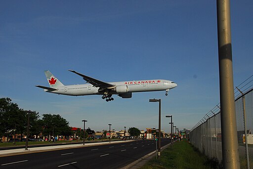 Air Canada Boeing 777-333-ER - C-FIUW - 737 - Flight AC877 from FRA to YYZ (14249307547)