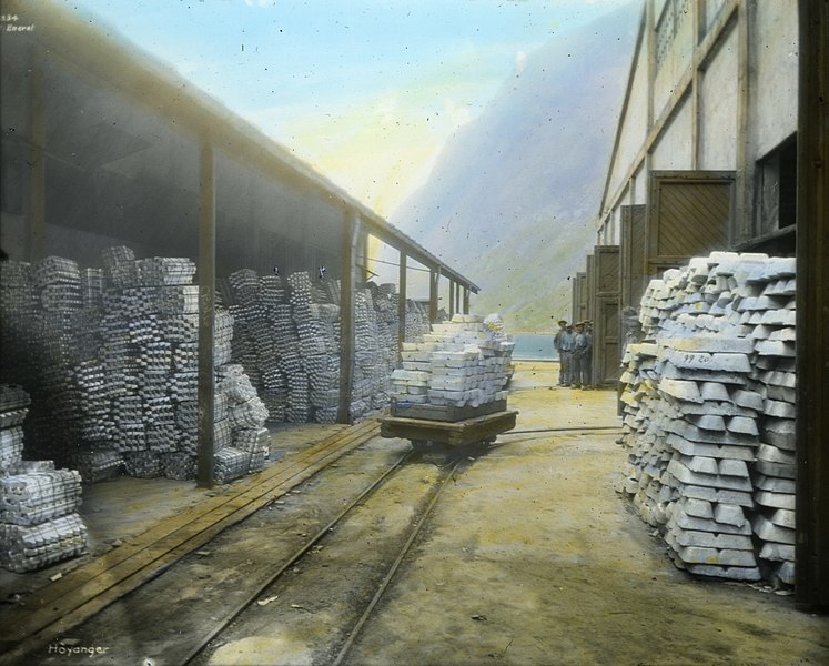 File:Aluminum ingots at Norwegian Aluminium Company.jpg