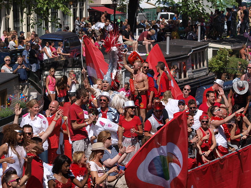 File:Amsterdam Gay Pride 2013 boat no17 Vodafone pic6.JPG